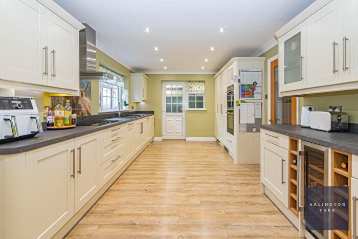 4 Bedroom Detached House For Sale In Walnut Close, Taverham, Norwich, NR8