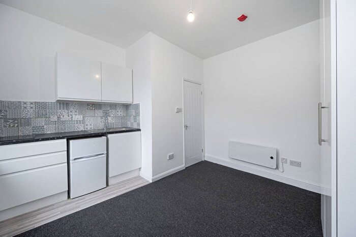 Studio To Rent In Bodney Road, Hackney, London, E8