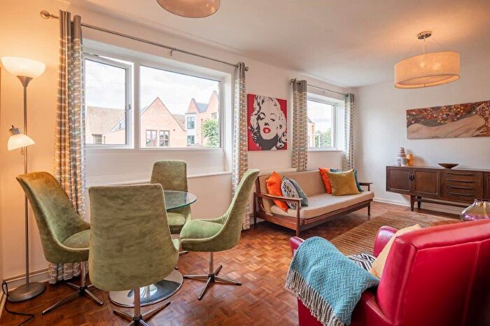 2 Bedroom Flat To Rent In Ascham Road, Cambridge, Cambs, CB4