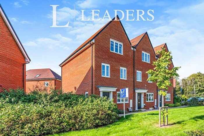 3 Bedroom House To Rent In Whiteley Way, Curbridge, Southampton, SO30