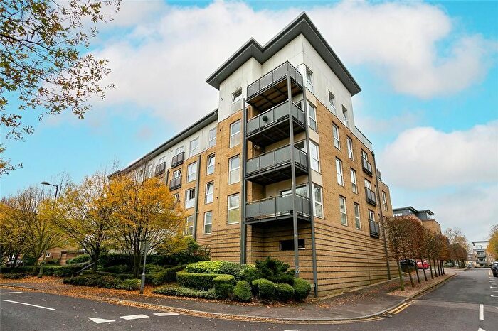 2 Bedroom Flat For Sale In Metropolitan Station Approach, Watford, WD18
