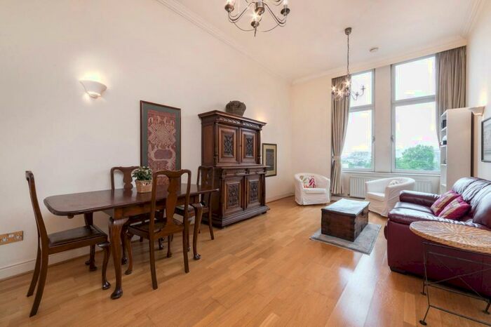 2 Bedroom Flat To Rent In Trinity Square, London, EC3N