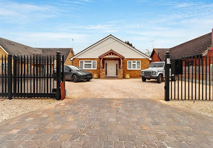 3 Bedroom Detached Bungalow For Sale In Sugden Avenue, Wickford, SS12