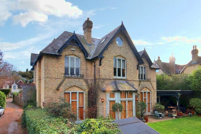 2 Bedroom Flat To Rent In Broadwater Down, Tunbridge Wells, TN2