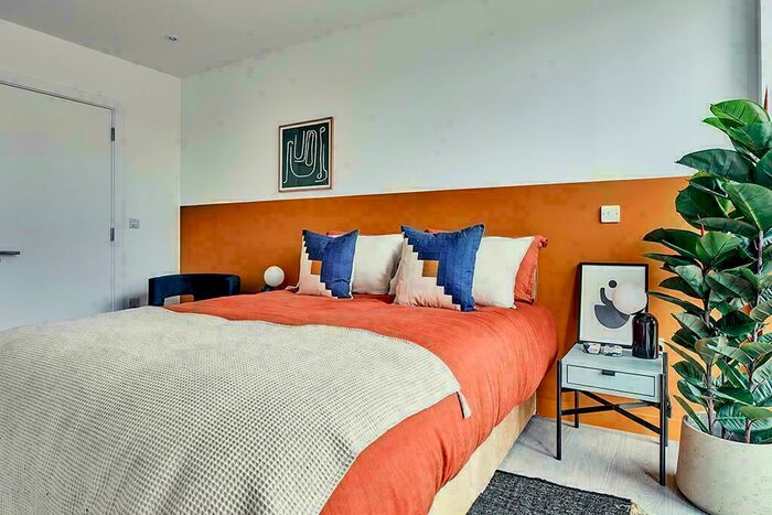 3 Bedroom Apartment To Rent In Park Lane, South Croydon, Surrey, CR0