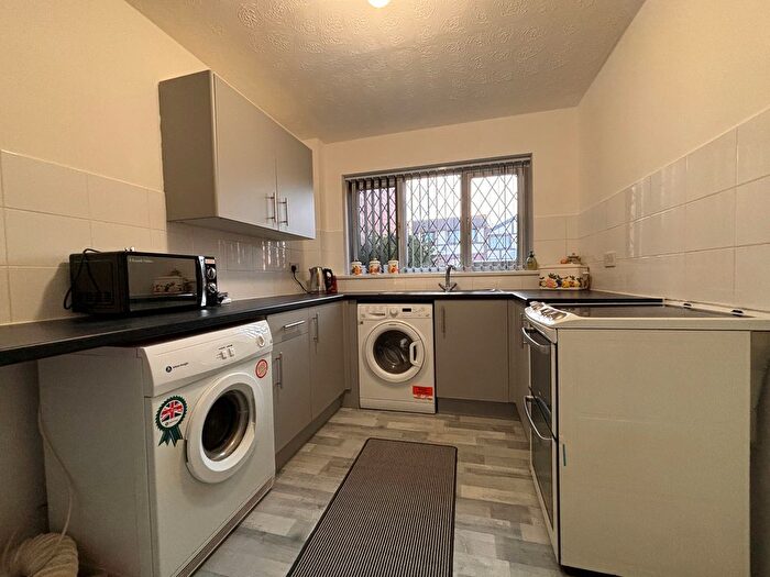 2 Bedroom Flat To Rent In Cleves Court, Blackpool, FY3