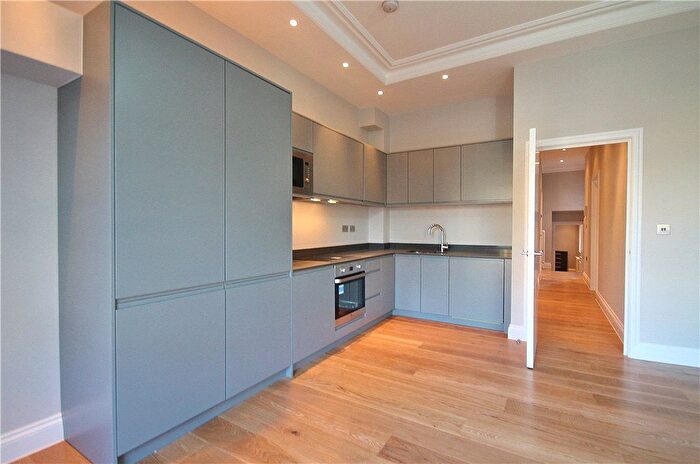 2 Bedroom Flat To Rent In Chiswick High Road, London, W4