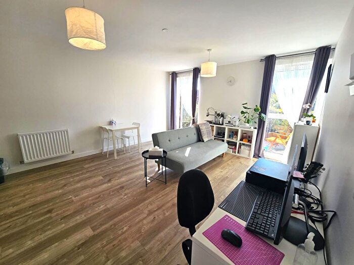 1 Bedroom Flat For Sale In Carpenter House, Hayes, Hayes, Middlesex, UB3