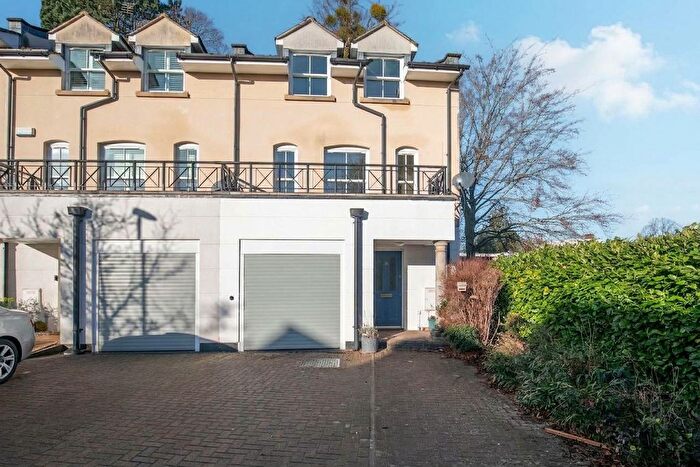 5 Bedroom End Of Terrace House For Sale In Woodmeade Close, Charlton Kings, GL52