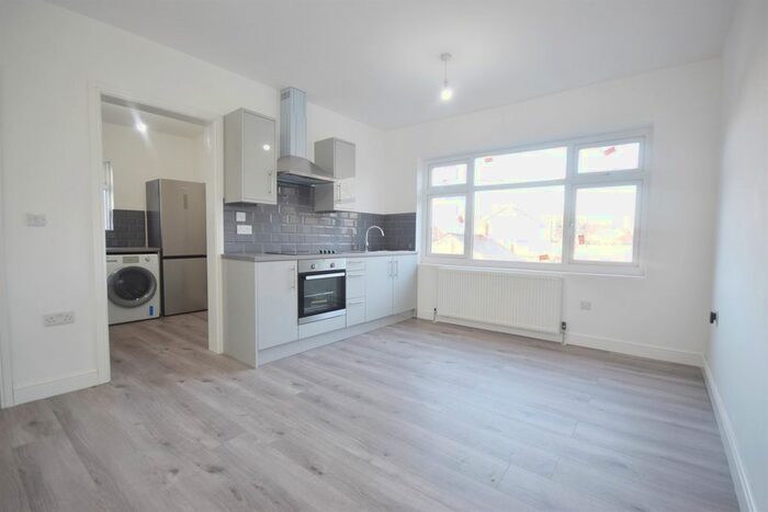 2 Bedroom Flat To Rent In Buckingham Road, Cheadle Hulme, Cheadle SK8