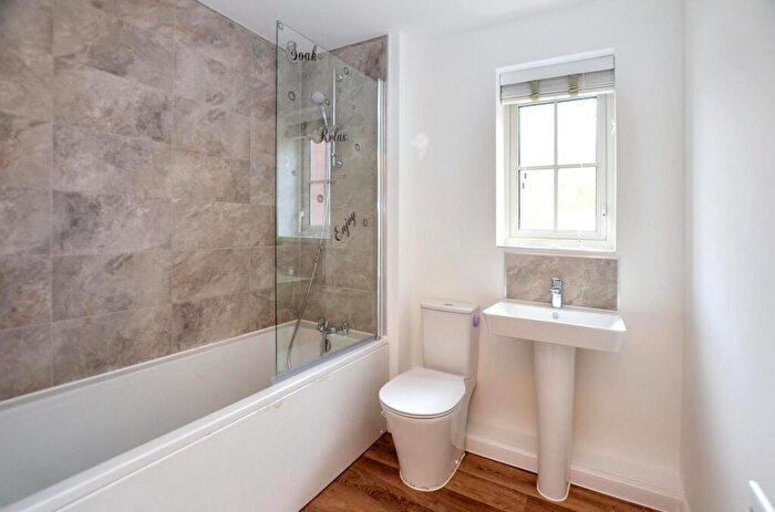 2 Bedroom Apartment For Sale In Watermill Way, Collingtree, Northampton, NN4