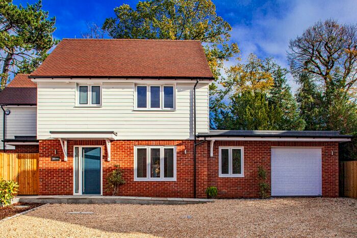 3 Bedroom Detached House To Rent In Lupins, Goring On Thames, RG8