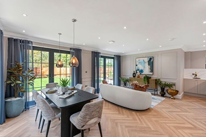 2 Bedroom Detached House For Sale In Barley Mow Lane, St.Albans, AL4