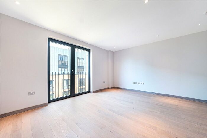 1 Bedroom Flat To Rent In Drapers Yard, London, SW18