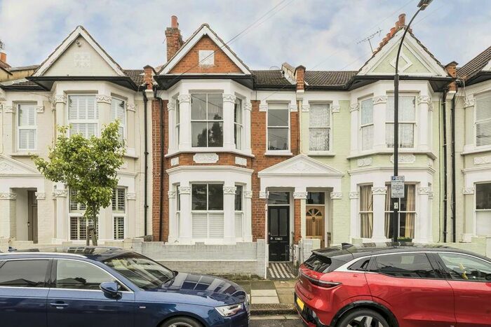 2 Bedroom Flat To Rent In Rowallan Road, London, SW6