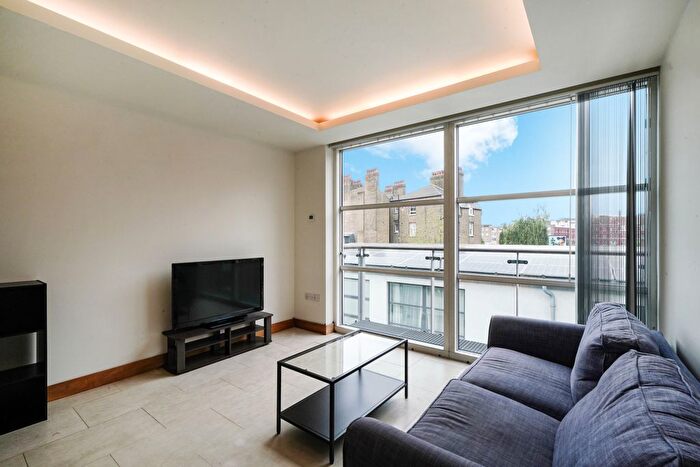 2 Bedroom Flat To Rent In Bell Street, Marylebone, NW1