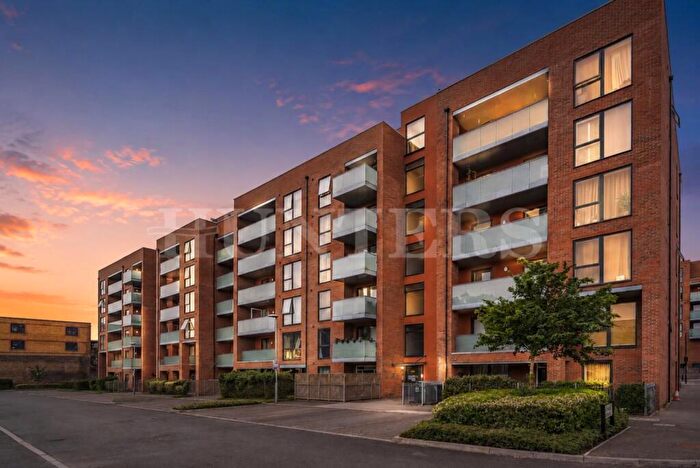 3 Bedroom Flat For Sale In Butterfly Court, Tottenham, N15