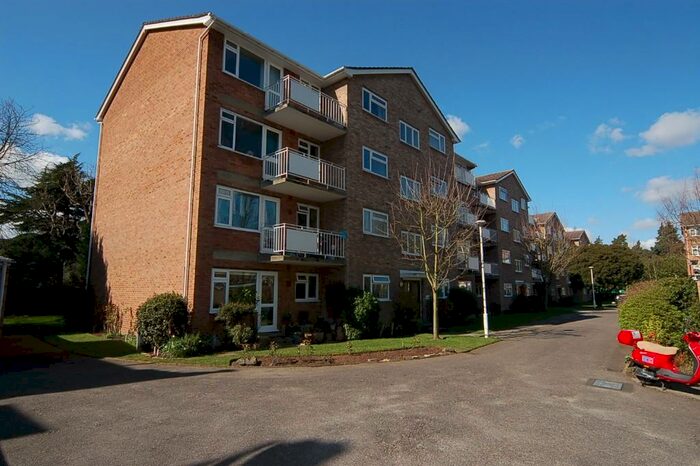 1 Bedroom Flat To Rent In Elton Close, Hampton Wick, Kingston Upon Thames, KT1