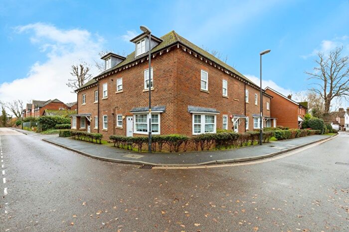 2 Bedroom Flat For Sale In Oak Road, Crawley, West Sussex, RH11