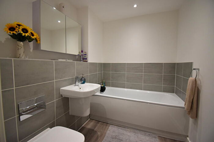 2 Bedroom Apartment To Rent In Beaulieu Place, Hook, RG27