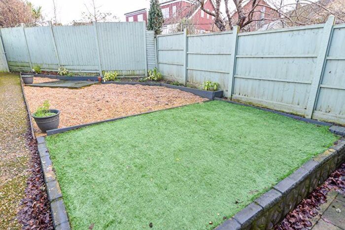 3 Bedroom Terraced House For Sale In Briarfield Gardens, Horndean, PO8