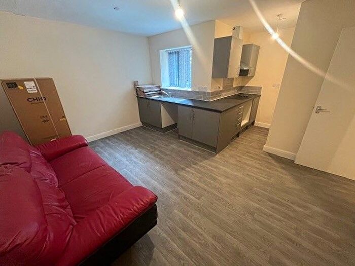 3 Bedroom Flat To Rent In Emerald Street, Cardiff, CF24