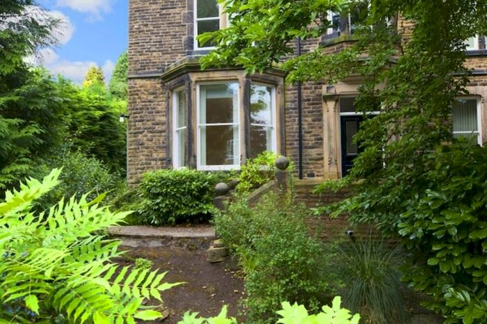 2 Bedroom Flat To Rent In Grove Road, Ilkley, West Yorkshire, LS29