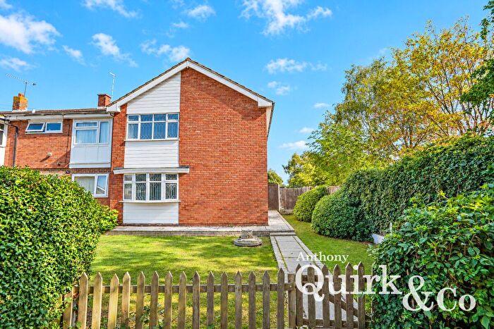 4 Bedroom End Of Terrace House For Sale In Meadow View Walk, Canvey Island, SS8