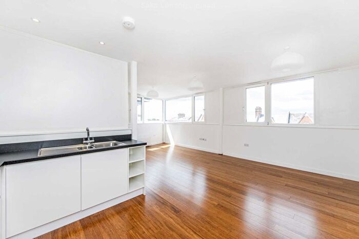 2 Bedroom Flat To Rent In Raymond Rd, Wimbledon, London, SW19