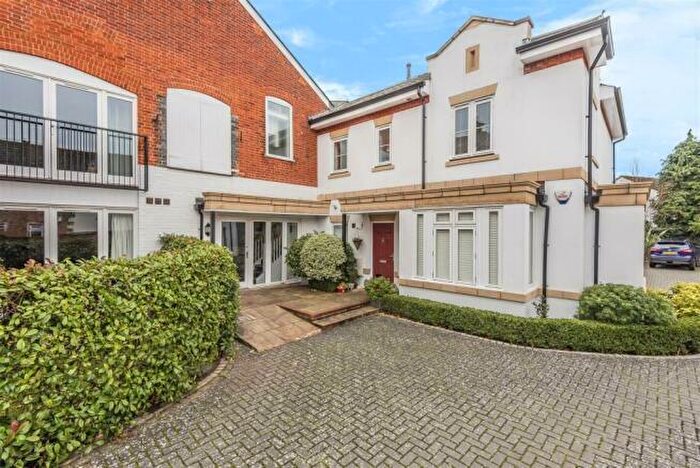2 Bedroom Apartment To Rent In Ripley, GU23