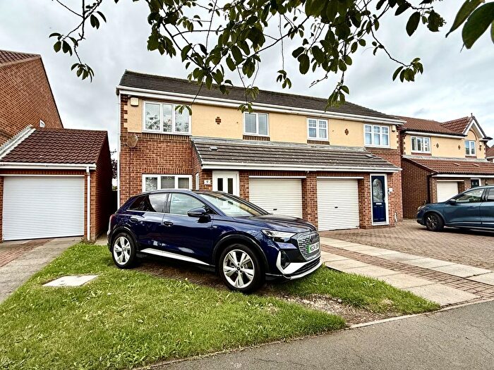 3 Bedroom Semi Detached House For Sale In Fieldfare Road, Middlewarren, TS26