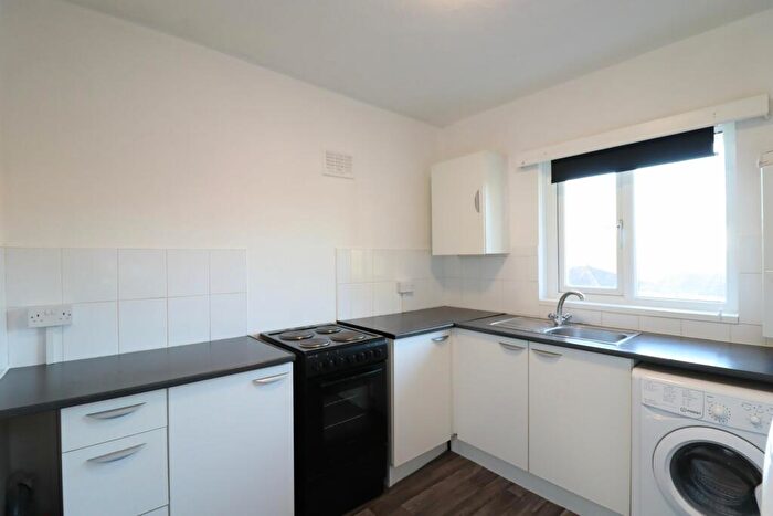 2 Bedroom Flat To Rent In Thornhill Road, Cardiff, CF14
