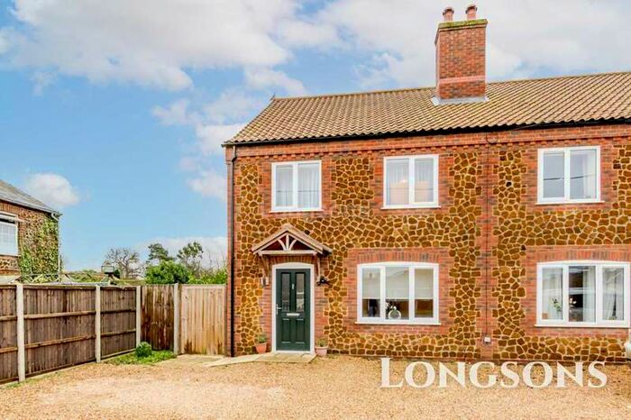 3 Bedroom Semi-Detached House For Sale In Narborough Road, Pentney, PE32