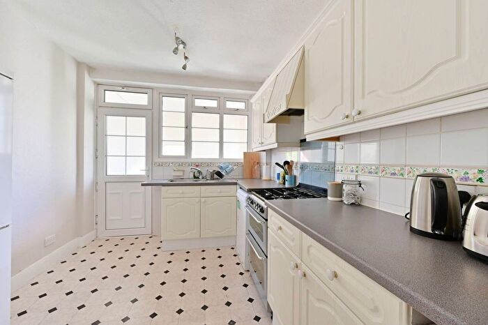 2 Bedroom Flat To Rent In Edge Hill, Wimbledon, London, SW19