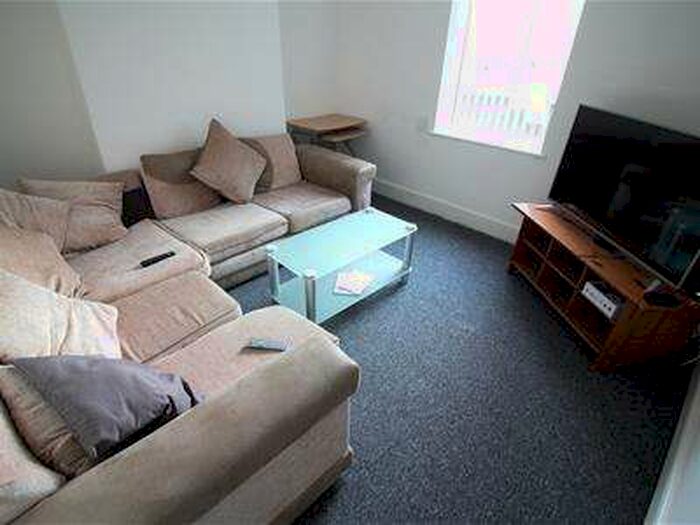 4 Bedroom House To Rent In Bedford Street, Cardiff, CF24