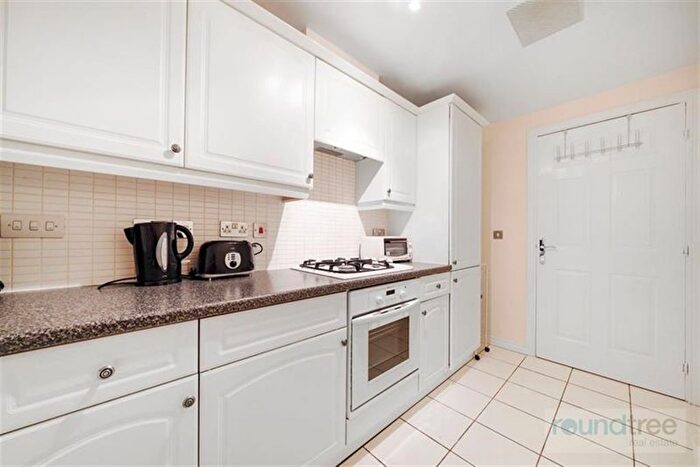 2 Bedroom Flat For Sale In Augusta Court, Great North Way, Hendon, NW4