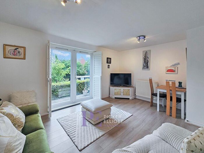 2 Bedroom Flat For Sale In Whitworth Avenue, Hinckley, LE10