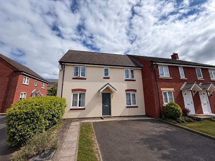 3 Bedroom Semi-Detached House For Sale In Fontmell Close, Swindon, SN25