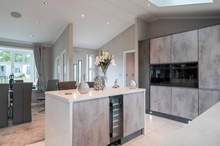2 Bedroom Park Home For Sale In Linford, Stanford-le-Hope, SS17