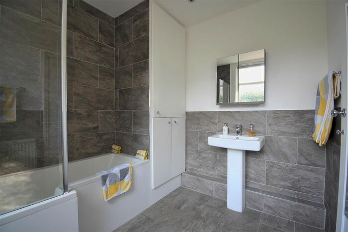 1 Bedroom Flat To Rent In Heaton Road, Gledholt, Huddersfield, HD1