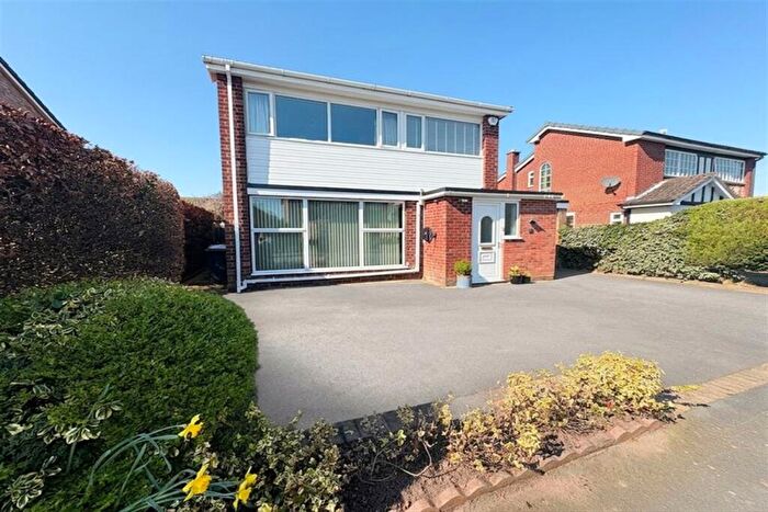 3 Bedroom Link Detached House For Sale In St. Andrews Drive, Holmes Chapel, CW4