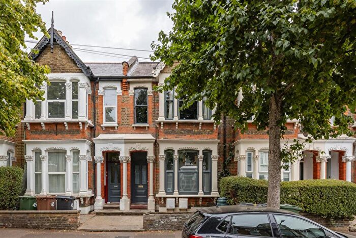 2 Bedroom Apartment For Sale In Cleveland Park Avenue, Walthamstow, E17