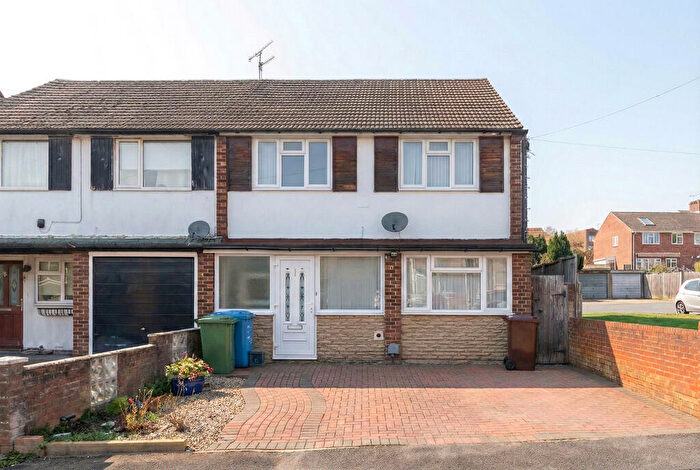4 Bedroom Semi-Detached House To Rent In Ventnor Terrace, Aldershot, GU12