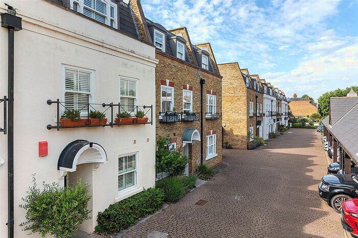 3 Bedroom Mews To Rent In Fielding Mews, Barnes, London, SW13