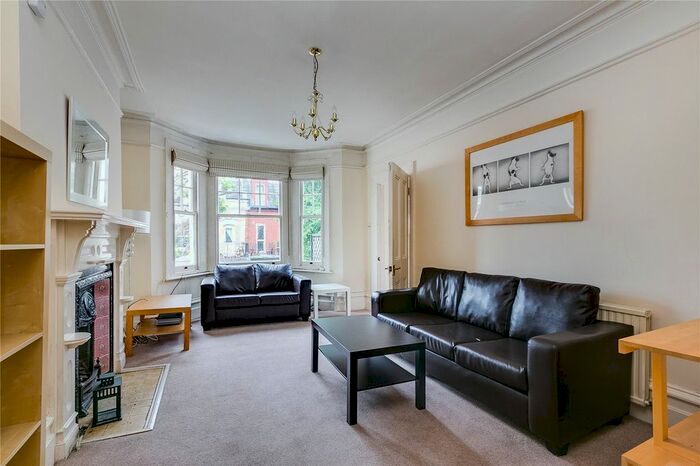 3 Bedroom Flat To Rent In Crookham Road, London, SW6