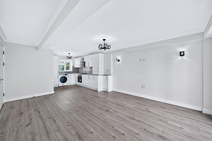 2 Bedroom Flat To Rent In Dundee Road, London, E13
