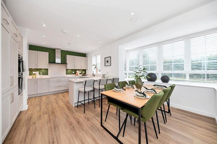 4 Bedroom Detached House For Sale In Wadsworth Grove, Bow Brickhill, MK17