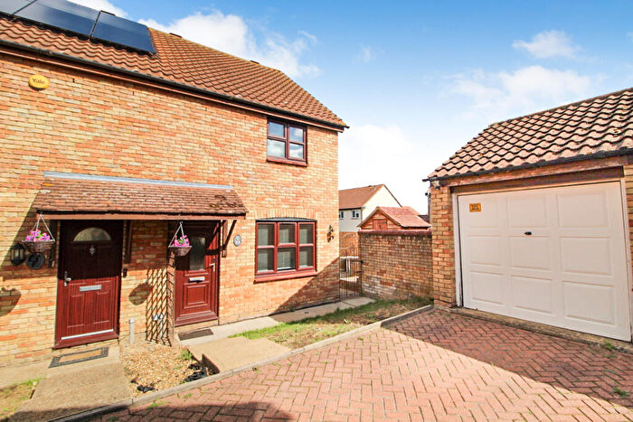 3 Bedroom Semi-Detached House For Sale In Thornborough Avenue, South Woodham Ferrers, Chelmsford, Essex, CM3
