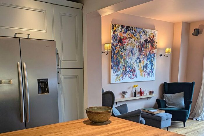 3 Bedroom Terraced House For Sale In New Road, Richmond, TW10