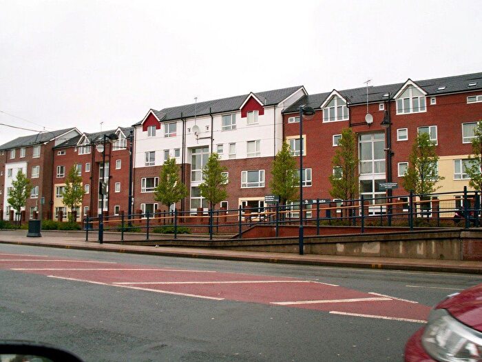 3 Bedroom Flat To Rent In Sugar Mill Square, Salford, M5